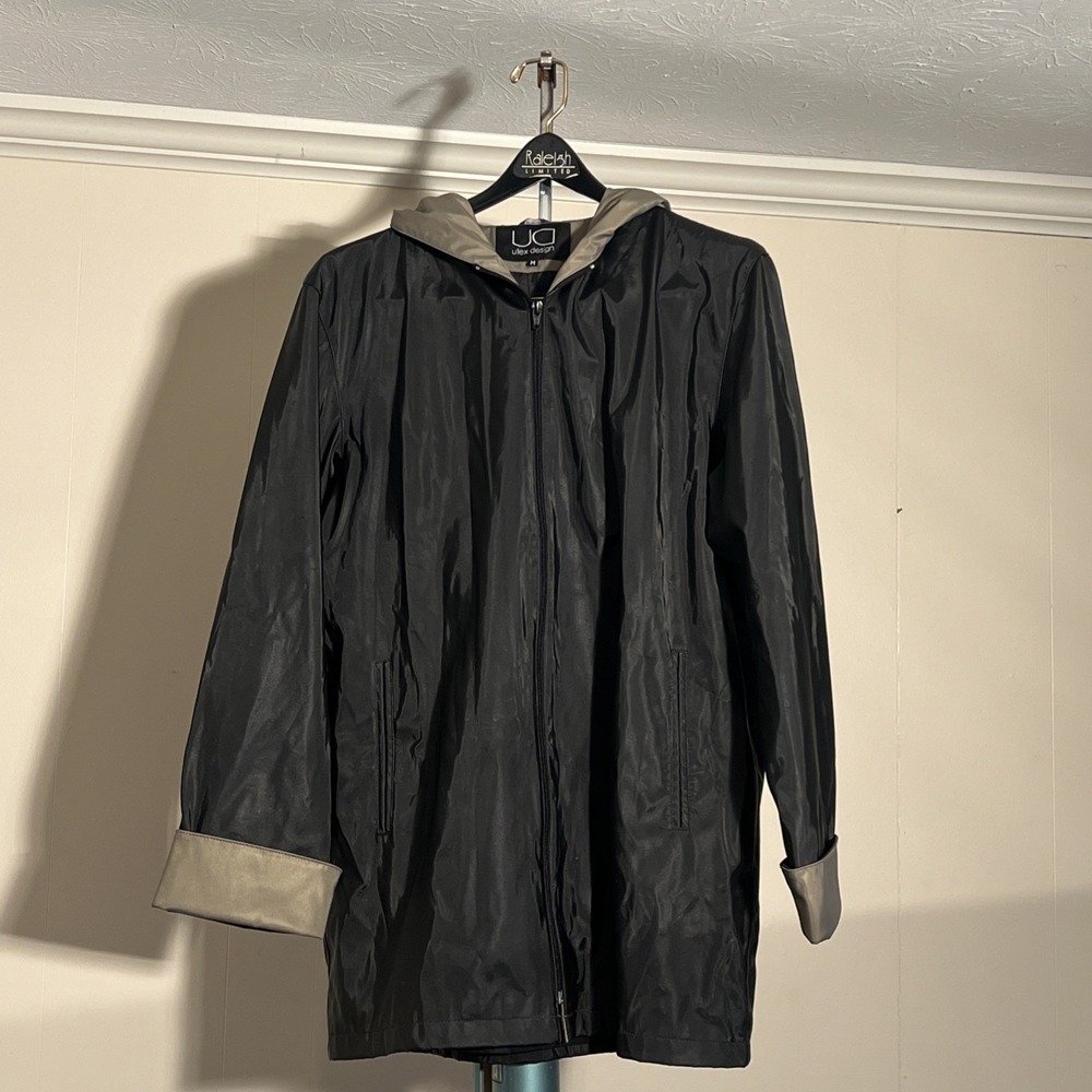 Utex‎ Design Men's Medium Black and Gold Raincoat Hooded Full-Zip